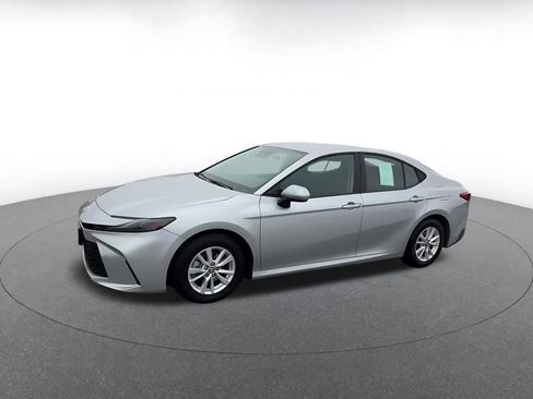 Used 2025 Toyota Camry LE image 7