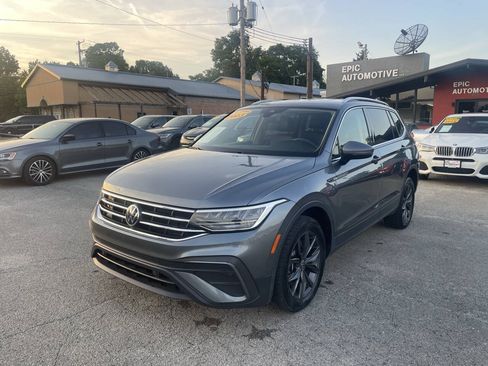 Used 2023 Volkswagen Tiguan SE FWD image 1