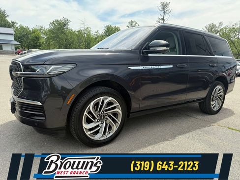 Used 2025 Lincoln Navigator Reserve AWD/4WD image 1