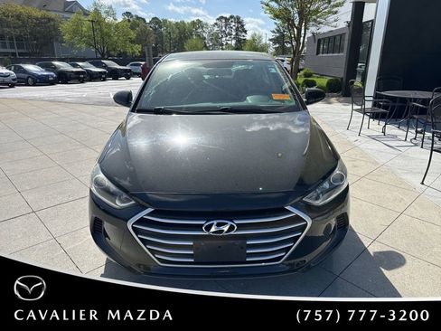 Used 2018 Hyundai Elantra SE image 2