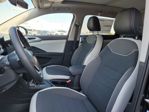 New 2026 Volkswagen Taos SE FWD image 11