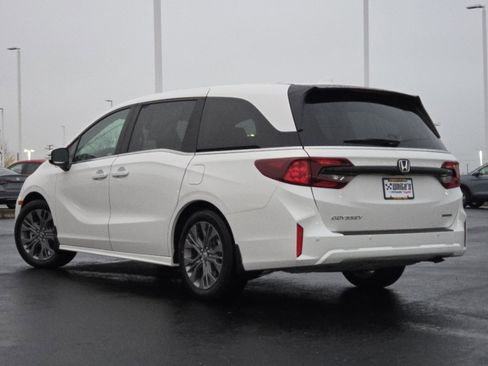 New 2026 Honda Odyssey Touring image 17