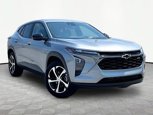 Used 2025 Chevrolet Trax RS w/ Driver Confidence Package FWD image 1