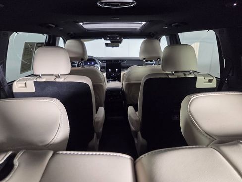 Certified 2025 Jeep Grand Cherokee L Limited w/ Luxury Tech Group II image 32