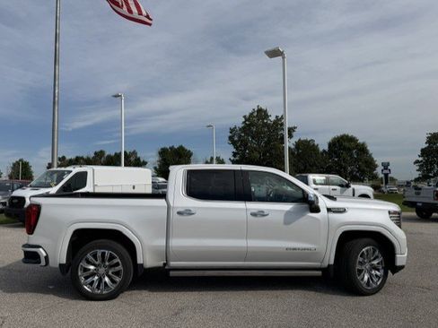 Used 2025 GMC Sierra 1500 Denali w/ Denali Reserve Package AWD/4WD image 13