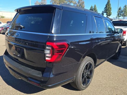 Used 2022 Ford Expedition Limited image 2