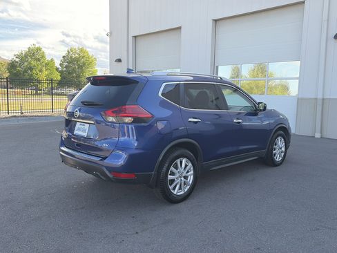 Used 2017 Nissan Rogue SV FWD image 5