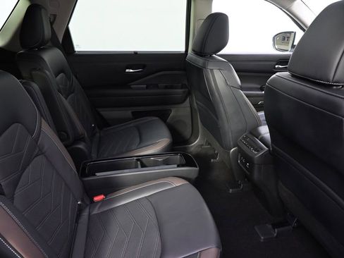 Used 2023 Nissan Pathfinder Platinum AWD/4WD image 18