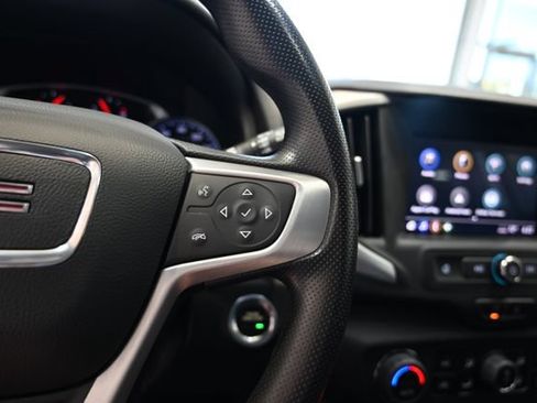 Used 2024 GMC Terrain SLE w/ Driver Convenience Package FWD image 21