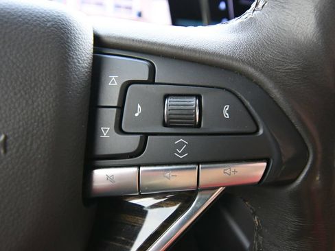 Used 2023 Cadillac Escalade Premium Luxury AWD/4WD image 24