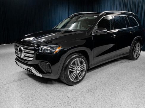 Used 2026 Mercedes-Benz GLS 450 4MATIC image 1