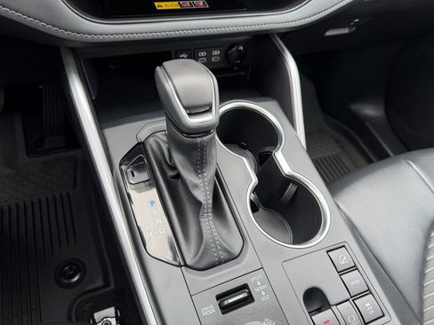 Used 2025 Toyota Highlander XSE image 25