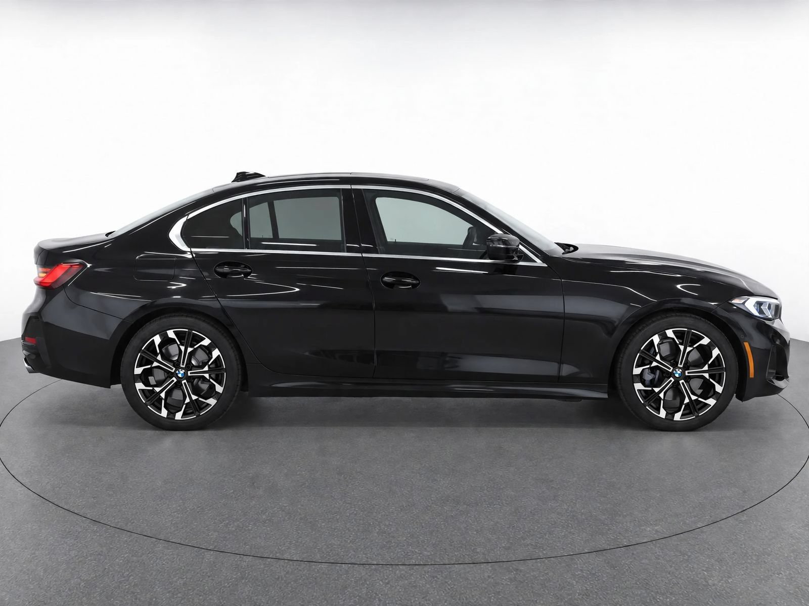 Used 2025 BMW 330i Sedan RWD image 4