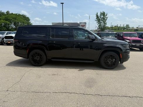 Used 2023 Jeep Wagoneer L Series II AWD/4WD image 3