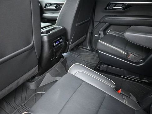 Used 2025 Chevrolet Suburban Premier AWD/4WD image 19