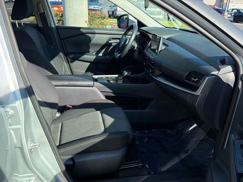 Used 2024 Nissan Rogue SV FWD image 13