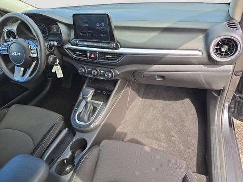 Used 2023 Kia Forte LXS w/ LXS Technology Package image 9