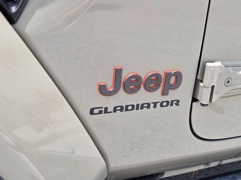 Certified 2020 Jeep Gladiator Mojave AWD/4WD image 11