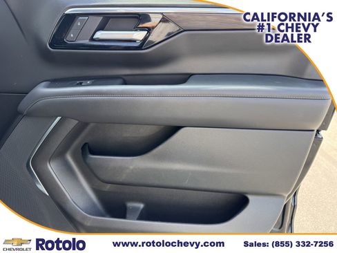 Used 2025 Chevrolet Suburban Z71 AWD/4WD image 9