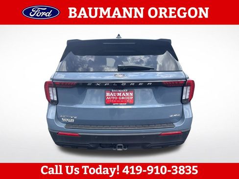 Used 2025 Ford Explorer Active AWD/4WD image 4