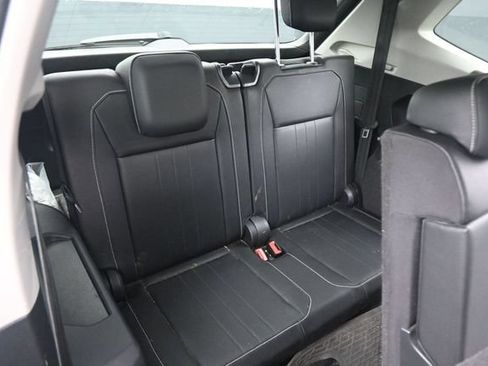 Used 2022 Volkswagen Tiguan SE w/ Panoramic Sunroof Package FWD image 18