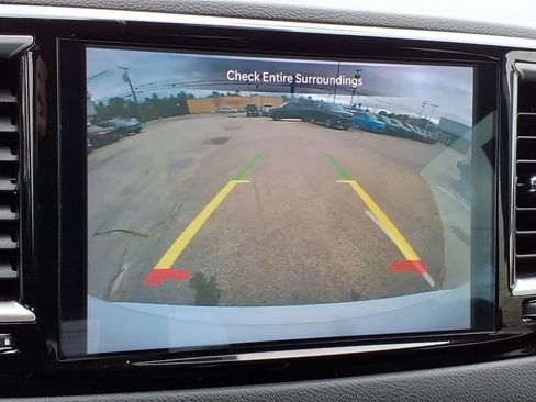 Used 2024 Chrysler Pacifica Touring-L FWD image 22