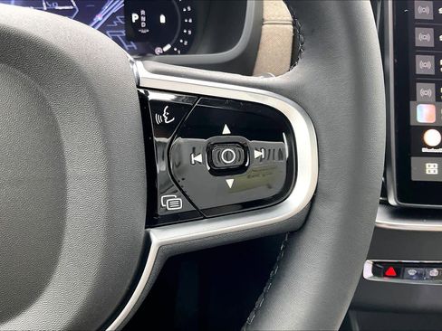 New 2026 Volvo XC90 B6 Plus w/ Protection Package Premier image 18