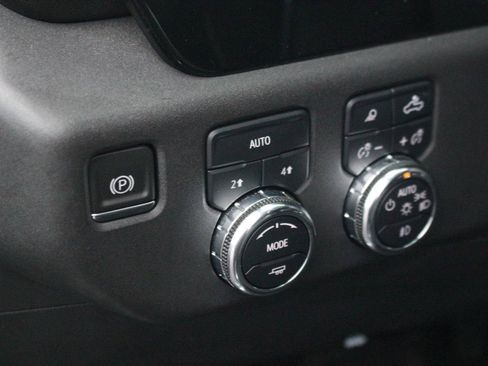 Used 2023 GMC Sierra 1500 SLT image 33