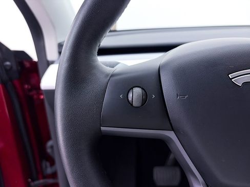 Used 2024 Tesla Model Y 2WD image 31