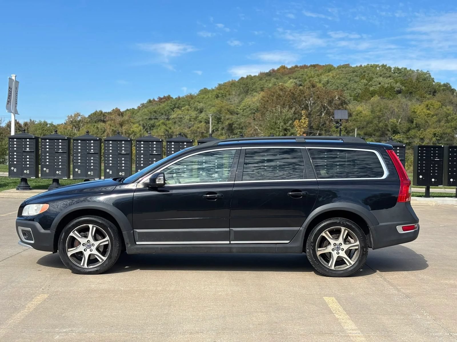 Used 2013 Volvo XC70 T6 AWD/4WD image 2