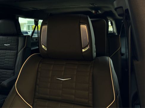 New 2026 Cadillac Escalade ESV Platinum Sport w/ LPO, ONYX Package image 32