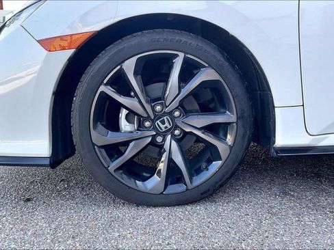 Used 2017 Honda Civic Sport Touring image 4
