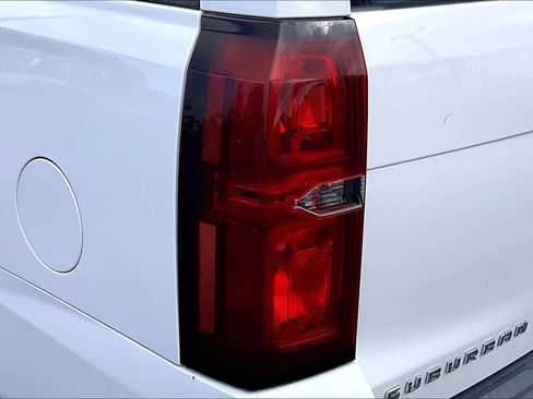 Used 2015 Chevrolet Suburban LT image 29