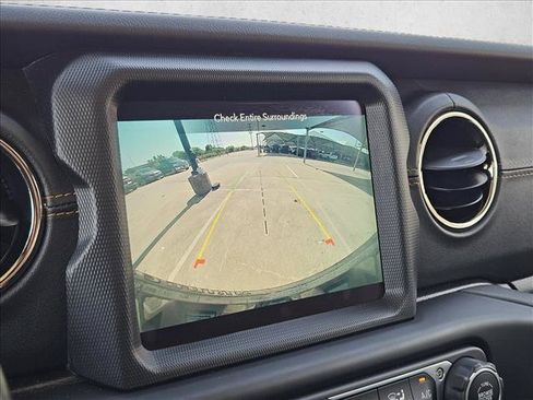 Used 2021 Jeep Wrangler Unlimited Sahara AWD/4WD image 21