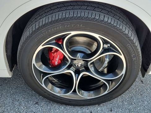 Used 2022 Alfa Romeo Stelvio Veloce image 13