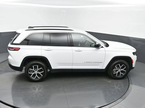 Used 2024 Jeep Grand Cherokee Limited image 43