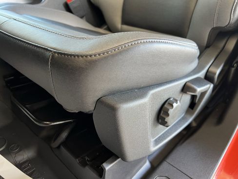 Used 2024 Ford Bronco Black Diamond image 14