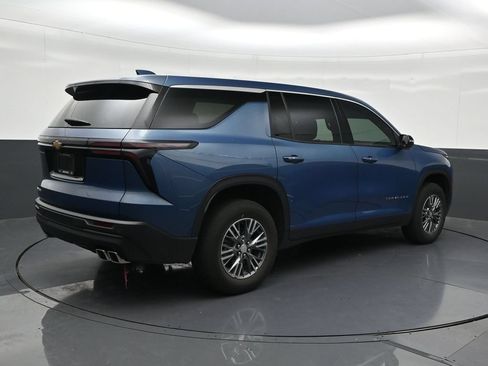 Used 2024 Chevrolet Traverse LS FWD image 5