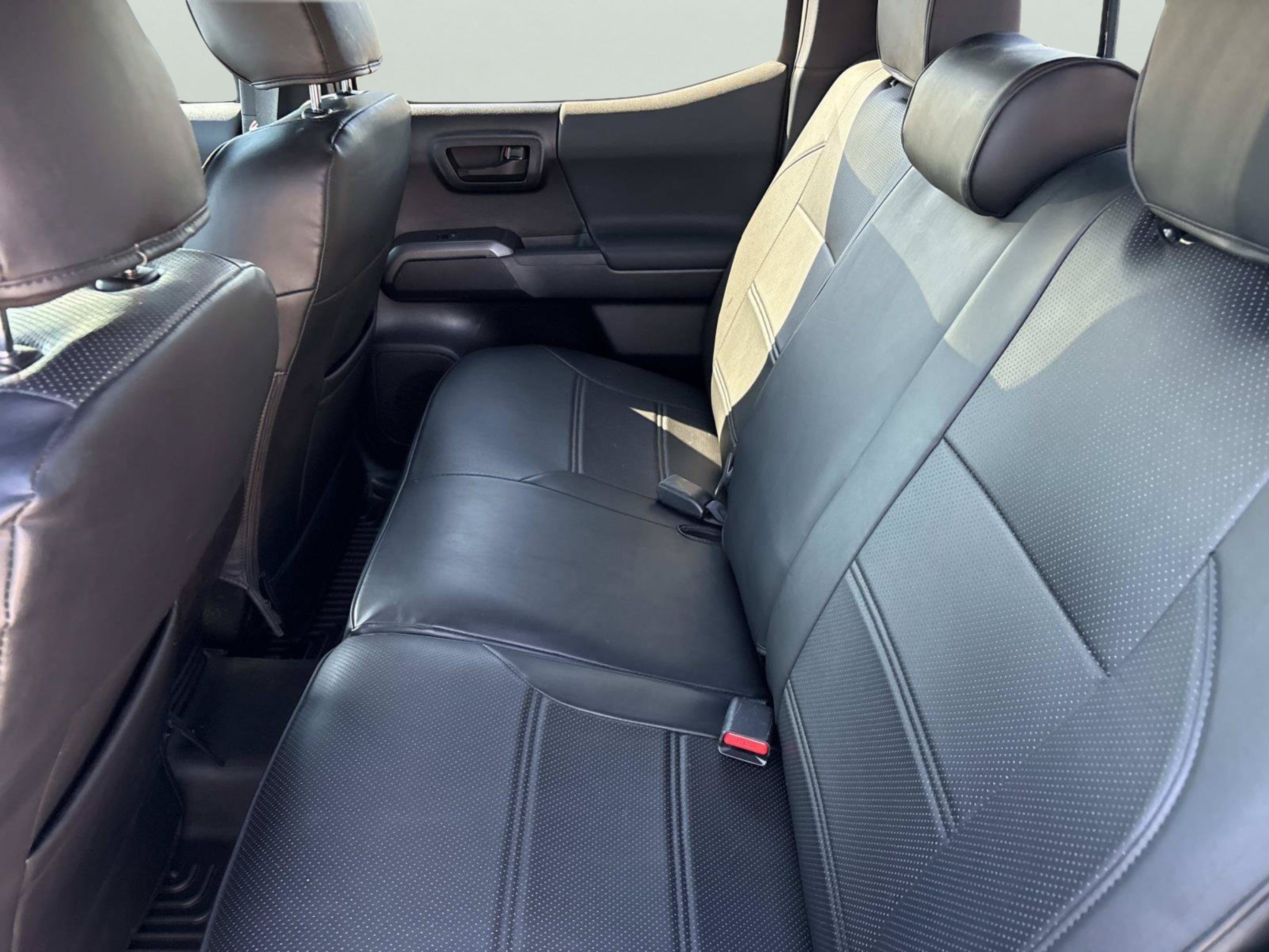 Used 2020 Toyota Tacoma TRD Off-Road w/ Technology Package AWD/4WD image 17