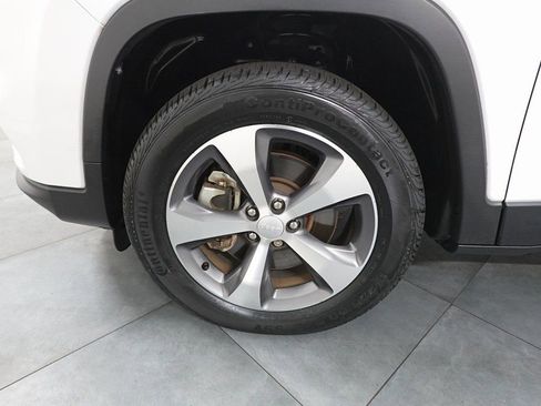 Used 2022 Jeep Cherokee Limited image 28