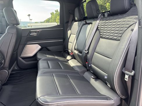 Used 2024 GMC Sierra EV Denali AWD/4WD image 25
