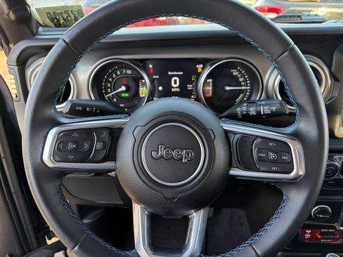 Used 2022 Jeep Wrangler Unlimited Rubicon 4xe AWD/4WD image 24