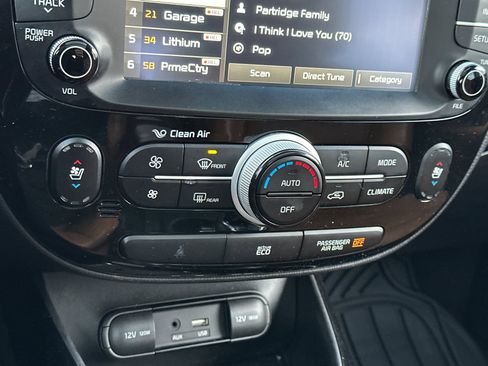 Used 2016 Kia Soul ! w/ Premium Package image 21