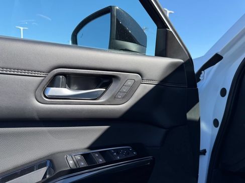 New 2026 Nissan Pathfinder Platinum FWD image 13