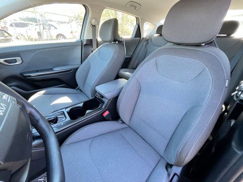 Used 2025 Kia K4 LXS image 35