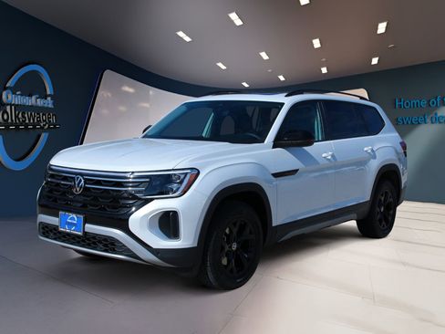 New 2026 Volkswagen Atlas Peak Edition AWD/4WD image 8