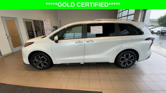 Used 2025 Toyota Sienna Platinum AWD/4WD image 7