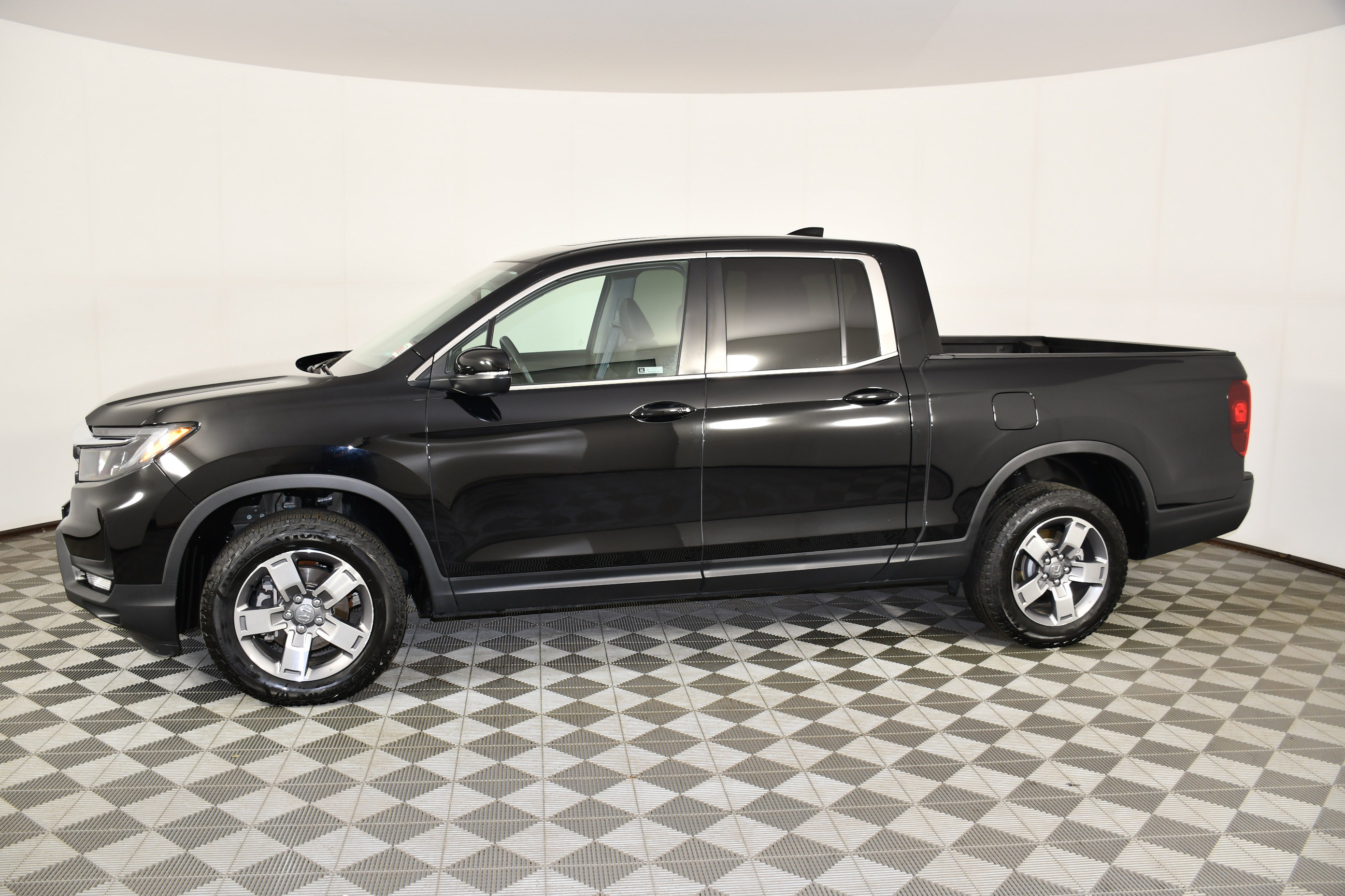Certified 2024 Honda Ridgeline RTL image 8