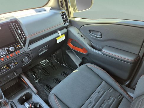 New 2026 Nissan Frontier Pro-X w/ Pro-X Convenience Package RWD image 13