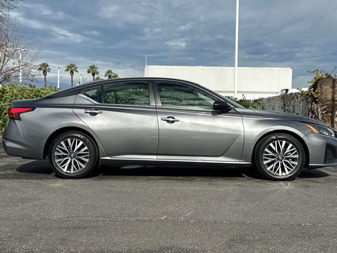 Certified 2024 Nissan Altima 2.5 SV image 3